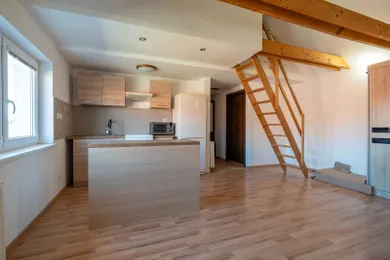 Na predaj 2-izbový byt, 78 m², Bratislava-Vajnory, Roľnícka