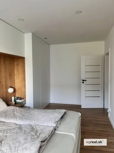 Na prenájom byt v Bratislava-Lamač · €850 · Dokončené