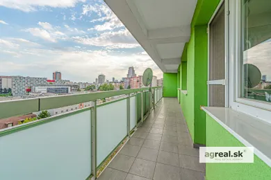 Na predaj 4-izbový byt, 89 m², Bratislava-Ružinov, Bajkalská