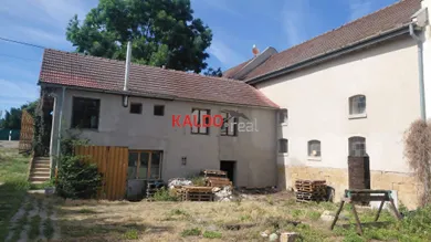Na predaj pozemok, Bučany