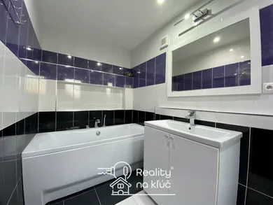 Na predaj 2-izbový byt, 52 m², Nové Zámky, G. Bethlena