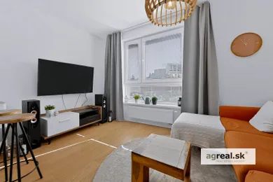Na prenájom 3-izbový byt, 64 m², Bratislava-Dúbravka, Pri Hrubej lúke