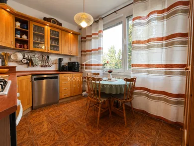 Mieszkania na sprzedaż, 3-pokojowe, Komárno · €124 900