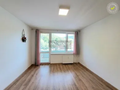 Na predaj 2-izbový byt, 64 m², Nová Baňa