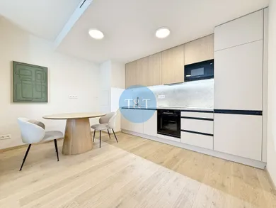 Na prenájom 2-izbový byt, 45 m², Bratislava-Staré Mesto, Žižkova