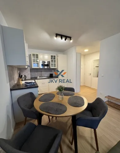 Na prenájom 2-izbový byt, 47 m², Nitra, Hornostavská