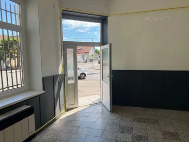 Na prenájom komerčné, 89 m², Trenčín, Legionárska