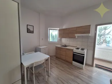 Na prenájom 1-izbový byt, 28 m², Zlaté Moravce, Topoľčianska