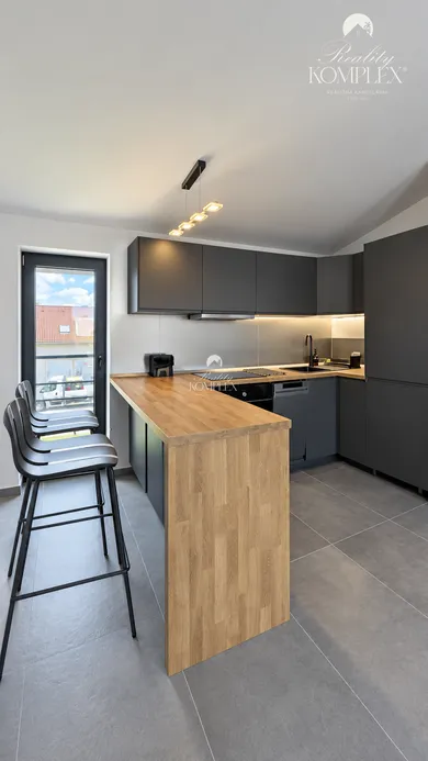 Na prenájom 2-izbový byt, 49 m², Komárno