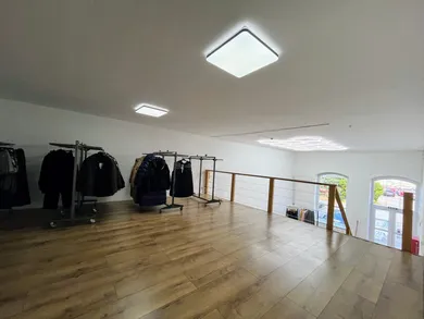 Na prenájom komerčné, 194 m², Nitra, Mostná