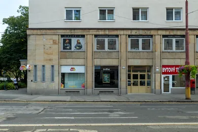 Na predaj komerčné, 728 m², Bratislava-Staré Mesto, Karadžičova