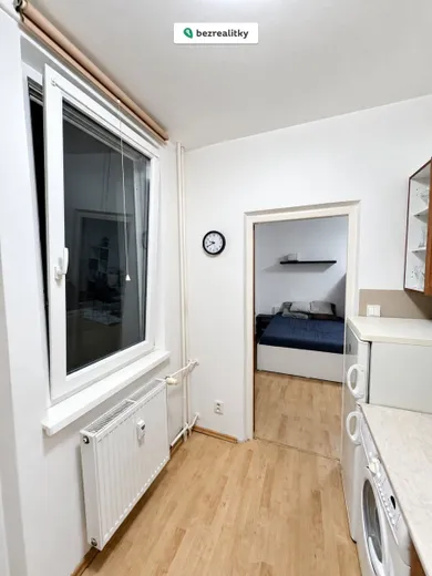 Na prenájom 1-izbový byt, 39 m², Bratislava-Rača