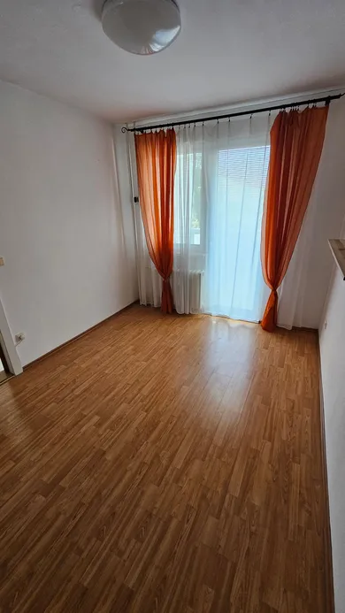 Na predaj 3-izbový byt, 61 m², Hurbanovo, Sládkovičova
