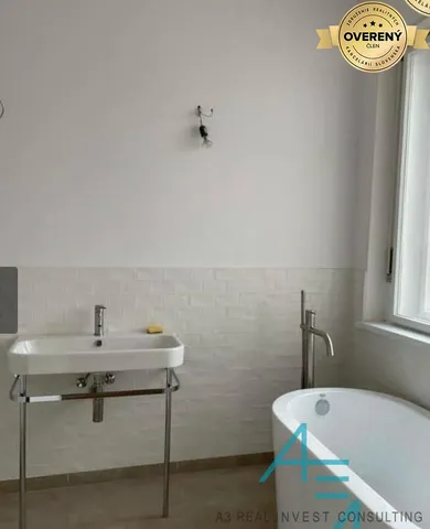 Na prenájom 4-izbový dom, 300 m², Lozorno, Zohorská
