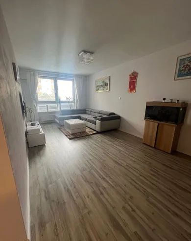 Na prenájom 3-izbový byt, 78 m², Bratislava-Nové Mesto, Nobelova