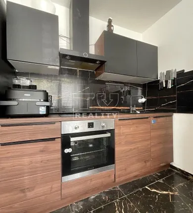 Квартиры на продажу, 3-комнатные, Bratislava-Dúbravka · €243 900