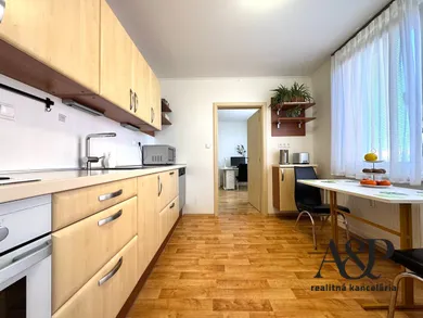 Na predaj 2-izbový byt, 66 m², Senica, J. Kráľa
