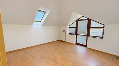 Na prenájom 4-izbový byt, 100 m², Levice, Nám. E. M. Šoltésovej