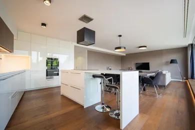 Na prenájom 3-izbový byt, 115 m², Bratislava-Staré Mesto