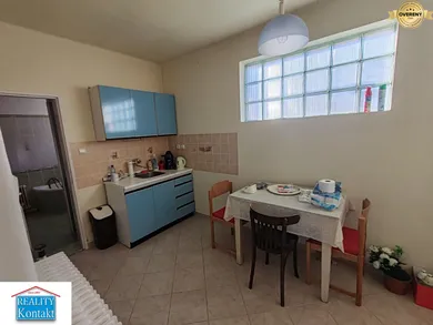 Na predaj 20-izbový dom, Bruty