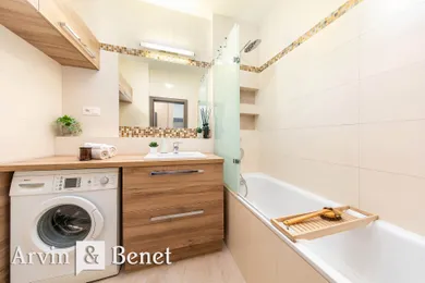 Na predaj 2-izbový byt, 63 m², Bratislava-Ružinov, Košická