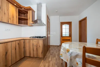 Mieszkania na wynajem, 4-pokojowe, Žilina · €1050