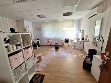 Коммерческие помещения в аренду, Komárno · €220
