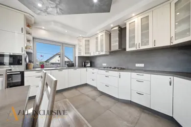 Na predaj 8-izbový dom, 361 m², Lehnice