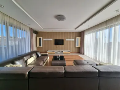 Mieszkania na wynajem, 4-pokojowe, Nitra · €1250