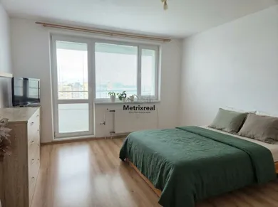 Na prenájom 3-izbový byt, 68 m², Bratislava-Petržalka, Gessayova