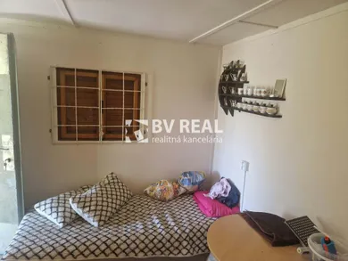 Na predaj 1-izbový rekreačný dom, 389 m², Partizánske, -