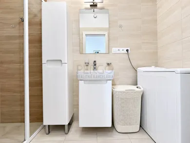Na prenájom 2-izbový byt, 73 m², Bratislava-Nové Mesto