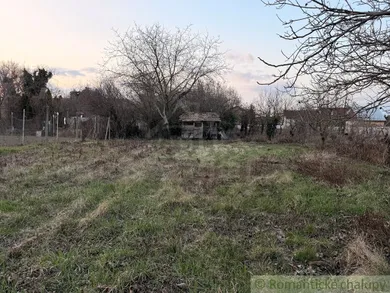 Na predaj pozemok, 241 m², Komoča