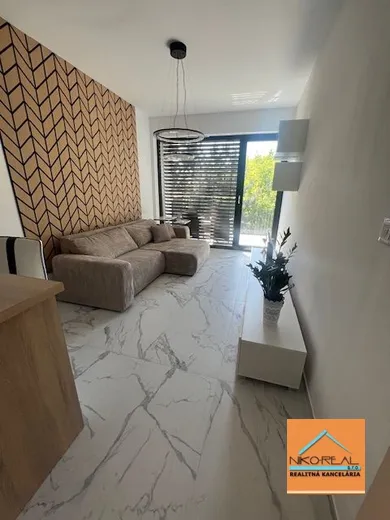 Na prenájom 2-izbový byt, 39 m², Bratislava-Ružinov, Ružová dolina