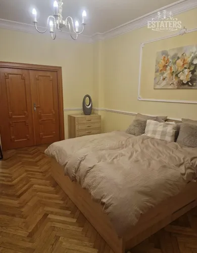 Byty na prenájom 2-izbový, Bratislava-Staré Mesto · €900