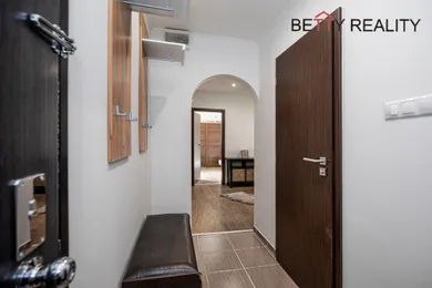 Na prenájom 3-izbový byt, 74 m², Bratislava-Petržalka, Markova