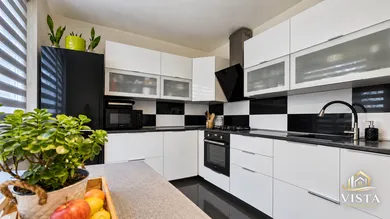 Na predaj 3-izbový byt, 83 m², Piešťany, Teplická