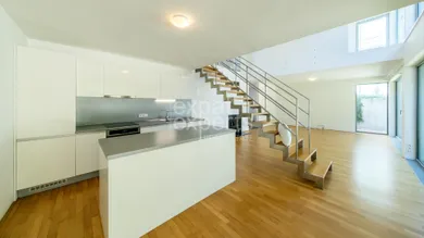 Na prenájom dom, 229 m², Bratislava-Nové Mesto