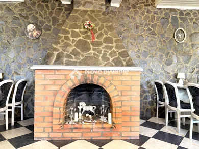 Na predaj komerčné, 130 m², Zeliezovce, Rozmarinova