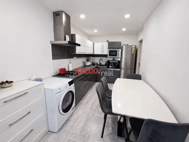 Na predaj 4-izbový byt, 73 m², Trnava, Ulica Jána Hajdóczyho
