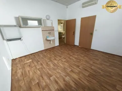 Na prenájom komerčné, 15 m², Partizánske, Hrnčírikova