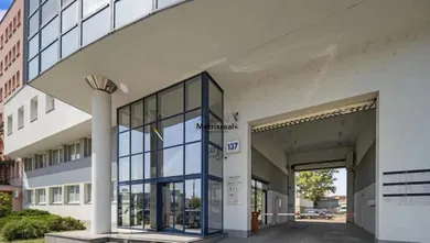 Na prenájom komerčné, 96 m², Bratislava-Nové Mesto, Vajnorská