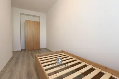 Na prenájom 3-izbový byt, 70 m², Bratislava-Ružinov, Poludníková