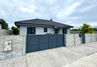 Houses for sale, 4-room in Lehnice · €320,000