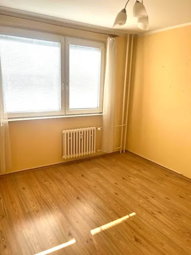 Na predaj 3-izbový byt, 70 m², Bratislava-Dúbravka, Saratovská