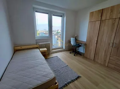 Na prenájom 3-izbový byt, 62 m², Bratislava-Nové Mesto, Račianska