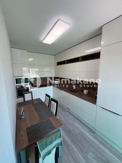 Na prenájom 3-izbový byt, 87 m², Nové Zámky, Cintorínska