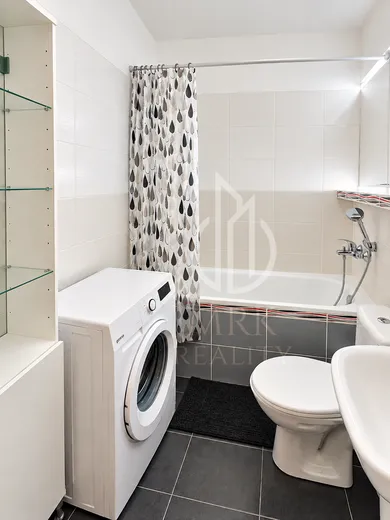 Na predaj 1-izbový byt, 36 m², Bratislava-Petržalka, Osuského