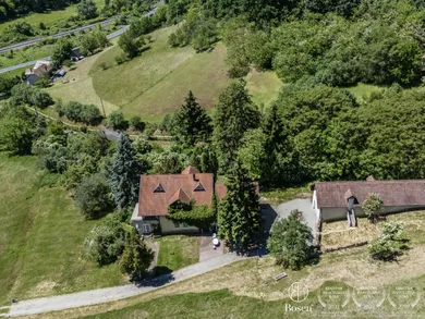 Будинки на продаж, 4-кімнатні, Lučenec · €379 000