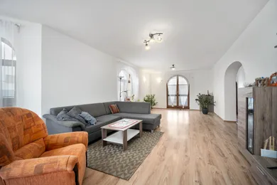 Domy na sprzedaż, 5-pokojowe, Cífer · €335 000